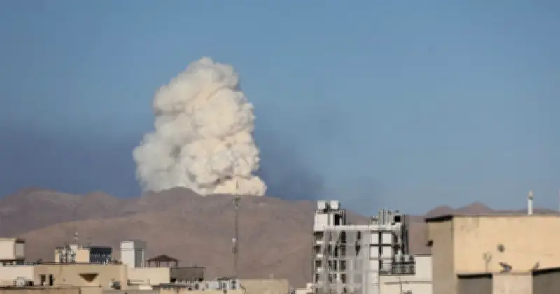 তেহরানে ইসরায়েলি বিমান হামলায় হতাহতের খবর: আন্তর্জাতিক উত্তেজনা বৃদ্ধি