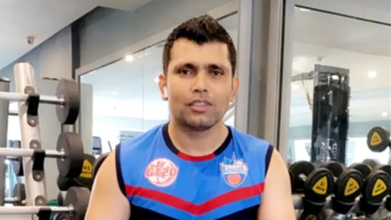 কামরান আকমলের কটাক্ষ: পাকিস্তানের ক্রিকেট এখন 'কমেডি শো', আইসিসি ট্রফি চুরি করে আনবেন?