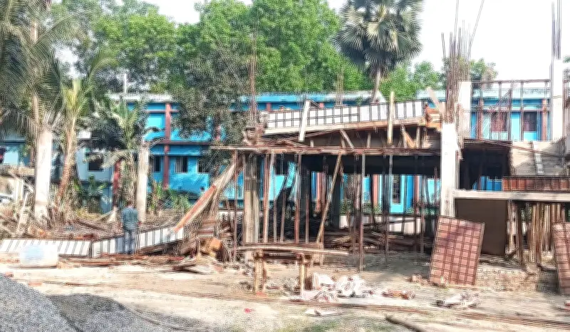 ইসলামপুর থানার নির্মাণাধীন ভবনে ছাদ ধস: সাত শ্রমিক আহত, হাসপাতালে ভর্তি