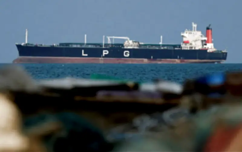 হরমুজ প্রণালি বন্ধে বিশ্ব অর্থনীতিতে ধাক্কা, যুদ্ধের নিয়ন্ত্রণ এখন ইরানের হাতে?