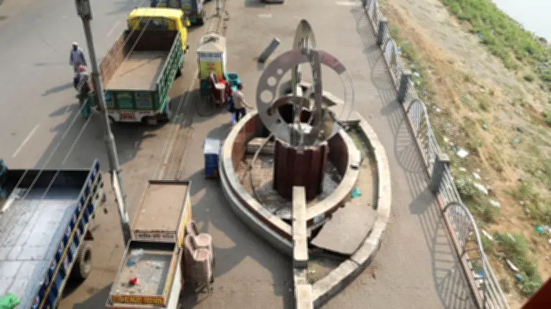 সিলেটের ফোয়ারা: সৌন্দর্য হারিয়ে ময়লা-আবর্জনার স্তূপ