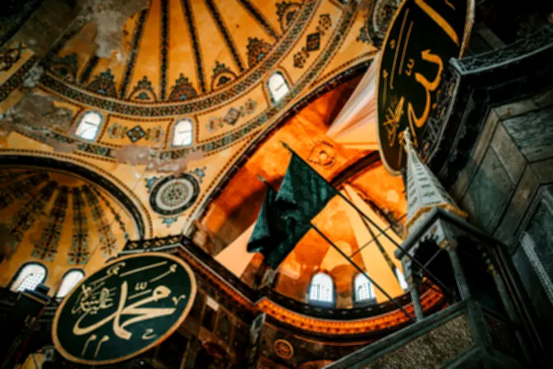 নবীজির হৃদয়ে আয়েশা (রা.)-এর স্থান: ভালোবাসা, ঈর্ষা ও আধ্যাত্মিক বন্ধনের গল্প