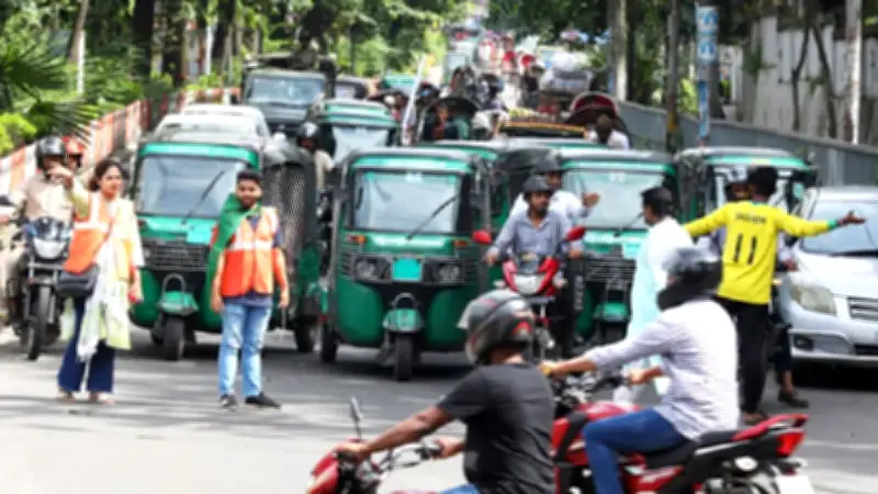 ঈদযাত্রায় প্রস্তুতি: গাড়ি-বাইকে রাখুন জরুরি কাগজপত্র, শিক্ষাপ্রতিষ্ঠানে পর্ষদ পুনঃপ্রতিষ্ঠা