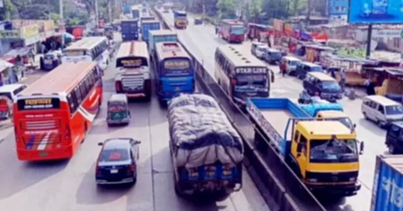 ঈদ যাত্রায় স্বস্তি: ঢাকা-চট্টগ্রাম মহাসড়কে এখনো যানজট নেই, পুলিশের নজরদারি চলছে