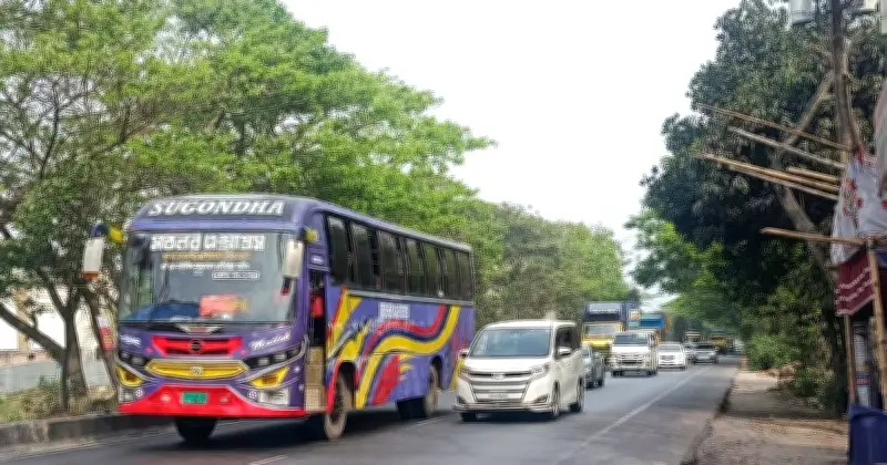 ঈদযাত্রায় ঢাকা-চট্টগ্রাম মহাসড়কে যানজটের ভোগান্তি, পুলিশের অতিরিক্ত মোতায়েন