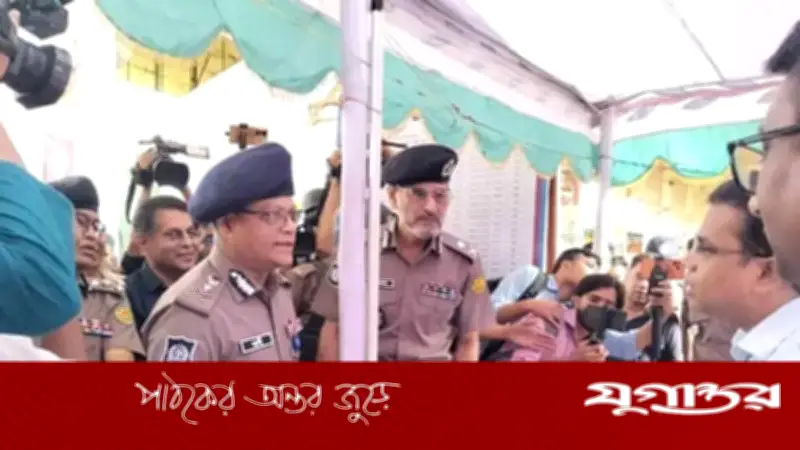 ঈদ যাত্রায় নিরাপত্তা নিশ্চিতে আইজিপি ও ডিএমপি কমিশনারের গাবতলী টার্মিনাল পরিদর্শন