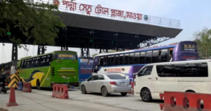 ঈদযাত্রায় পদ্মা সেতুতে স্বস্তি, কিন্তু বাড়তি ভাড়ায় যাত্রীদের দুশ্চিন্তা