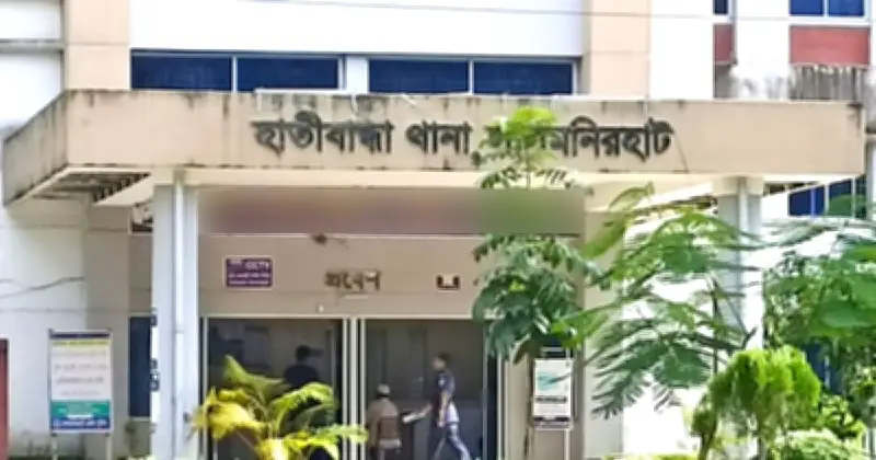 ঈদের ছুটিতে বাড়ি ফেরার পথে লালমনিরহাটে সড়ক দুর্ঘটনায় এক পরিবারের তিন সদস্য নিহত