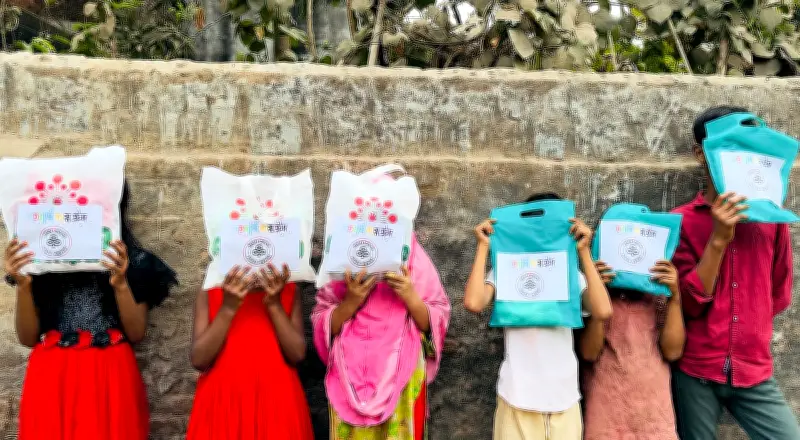 সাভার বন্ধুসভার 'সহমর্মিতার ঈদ': সুবিধাবঞ্চিতদের পাশে ঈদের আনন্দ ভাগাভাগি