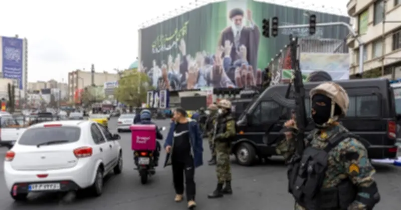 ইরানে ১০ বিদেশি গুপ্তচর গ্রেপ্তার: যুদ্ধকালীন উত্তেজনায় আইআরজিসির অভিযান