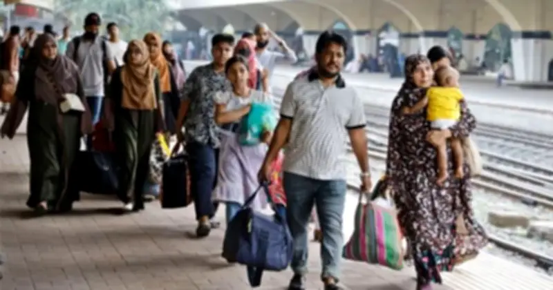 ঈদুল ফিতরের দীর্ঘ ছুটি শুরু, লাখো মানুষ ঘরমুখো যাত্রায় ব্যস্ত