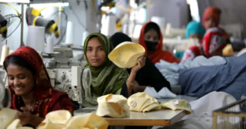 ঈদে টুপির চাহিদা মেটাতে ব্যস্ত কামরাঙ্গীরচরের কারিগররা, মধ্যপ্রাচ্যে রফতানি বাড়ছে