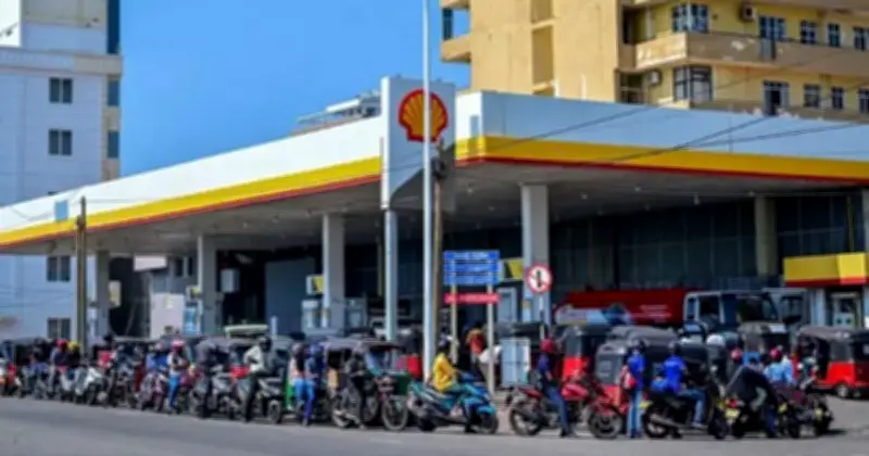 এশিয়ায় জ্বালানি সংকট: শ্রীলঙ্কায় পেট্রল স্টেশনে দীর্ঘ লাইন, বাংলাদেশে রমজান ছুটি এগিয়ে