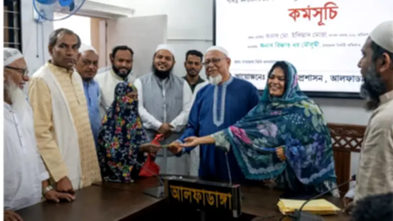 ফরিদপুরে প্রধানমন্ত্রীর সহায়তায় ঈদের আনন্দ সবার ঘরে, খাল খনন কর্মসূচীর উদ্বোধন