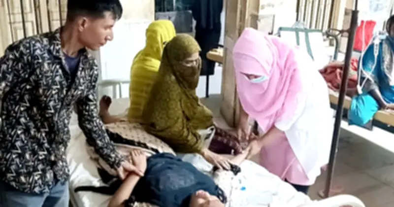 পাবনার ঈশ্বরদীতে ইফতারি খেয়ে শতাধিক শ্রমিক অসুস্থ, ২৬ জন হাসপাতালে