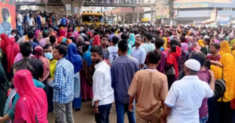 চট্টগ্রামে ঈদের আগে কারখানা মালিকের পলায়ন, বকেয়া বেতনের দাবিতে শ্রমিকদের সড়ক অবরোধ