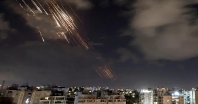 ইরানের ড্রোন হামলায় ইসরায়েলের সাইবার কেন্দ্র ও অস্ত্র কারখানা লক্ষ্য