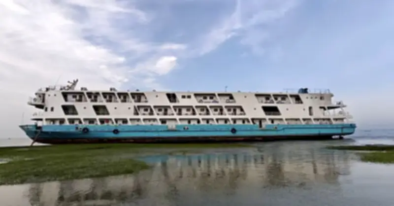 ঝড়ে আটকা যাত্রীবাহী লঞ্চ: হাতিয়ার উদ্দেশে সুগন্ধা ডুবোচরে, ৭০-৮০ জন আটকা