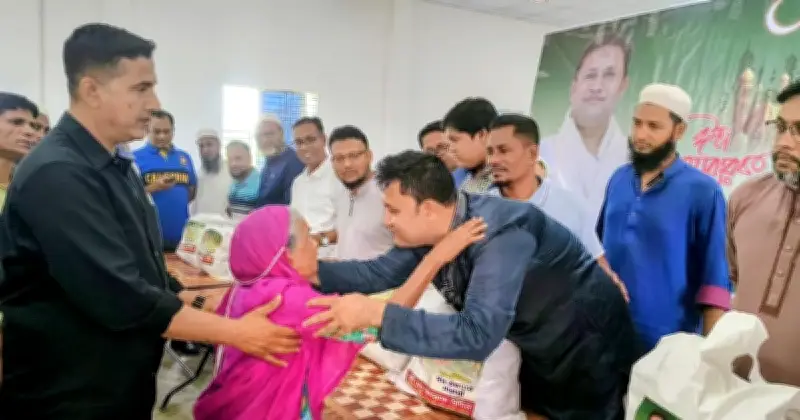 সোনারগাঁয়ে দুই হাজার অসহায় পরিবারে ঈদ উপহার বিতরণ, আশরাফ উদ্দিনের মানবিক উদ্যোগ