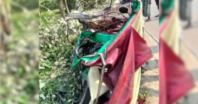 টাঙ্গাইলের ধনবাড়ীতে বাসচাপায় সিএনজি অটোরিকশা ধ্বংস, তিন যাত্রী নিহত