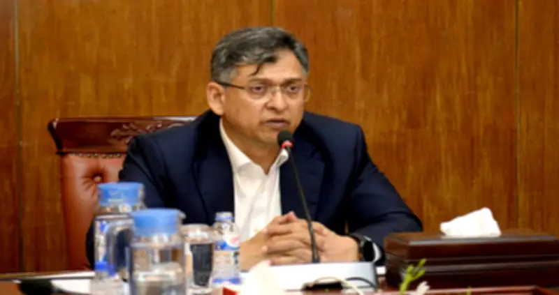 বাংলাদেশের অর্থনীতিতে নতুন সম্ভাবনা: রপ্তানি আয় বাড়ছে, বিনিয়োগ আকর্ষণে সরকারের পদক্ষেপ