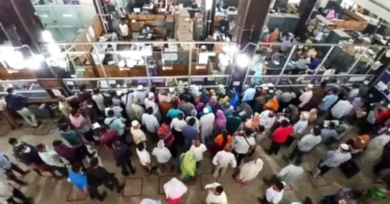 ঈদে ব্যাংক খোলা রাখার নির্দেশ, তৈরি পোশাক খাতের লেনদেন সচল রাখতে বিশেষ ব্যবস্থা