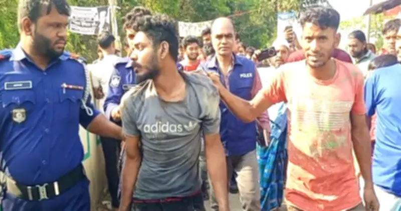 রাউজানে শবে কদরের রাতে প্রবাসী বাড়িতে ডাকাতি, স্থানীয়রা গণধোলাই দিয়ে ৯ জন আটক