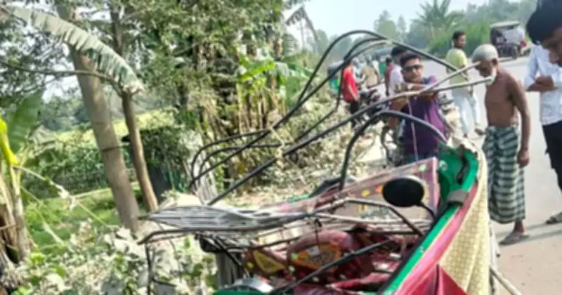 টাঙ্গাইলের ধনবাড়ীতে বাস-অটোরিকশা সংঘর্ষে তিন জন নিহত, চালকসহ যাত্রীদের মর্মান্তিক মৃত্যু