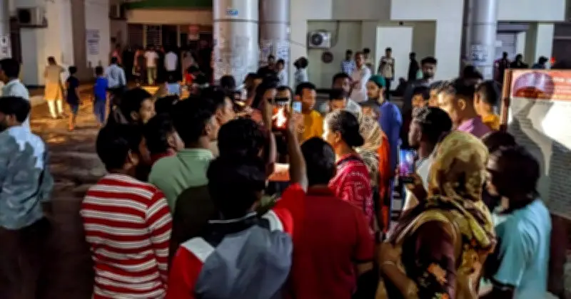 বরিশাল মেডিকেলে অগ্নিকাণ্ডে দুই রোগীর মৃত্যু, আতঙ্কে ছোটাছুটি