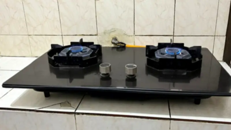 ঈদে বাড়ি ছাড়ার আগে নিরাপত্তা: গ্যাসের চুলা ও সিলিন্ডারের রেগুলেটর বন্ধ আছে কি না, নিশ্চিত হোন