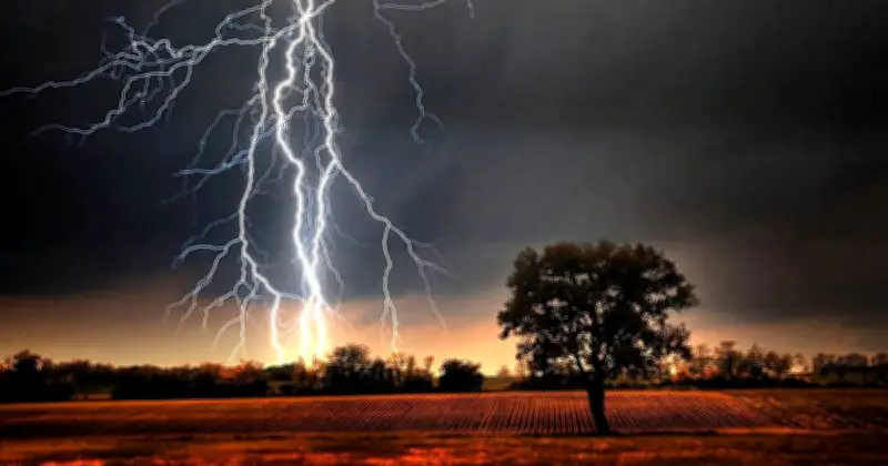 দেশজুড়ে ঝড়-বৃষ্টির পূর্বাভাস, শিলাবৃষ্টির শঙ্কায় কৃষকদের চিন্তা