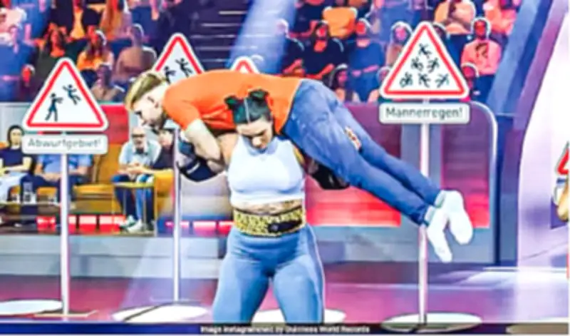 জিনা রুপেনটালের অভূতপূর্ব কৃতিত্ব: ১০ পুরুষকে কাঁধে তুলে ছুড়ে ফেলার নতুন বিশ্বরেকর্ড