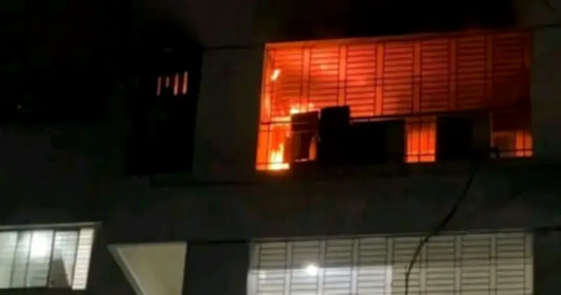 বরিশালের শেবাচিম হাসপাতালে অগ্নিকাণ্ড: আতঙ্কে স্থানান্তরে দুই রোগীর মৃত্যু, ছয়জন অসুস্থ