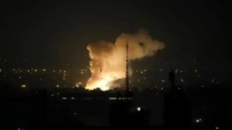 ইরান থেকে ফিরছে আটকে পড়া বাংলাদেশিরা; শেরপুরে মাইক্রোবাস দুর্ঘটনায় নিহত ৩