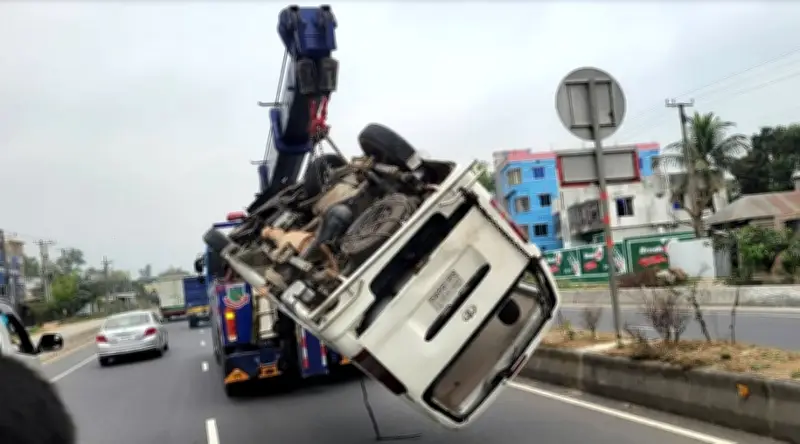 বগুড়ায় মাইক্রোবাসে গ্যাস সিলিন্ডার বিস্ফোরণে ৩ জনের মৃত্যু, আহত ৮