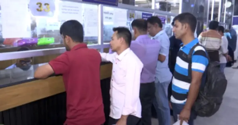 ঈদে ব্যাংক খোলা রাখার নির্দেশ, তৈরি পোশাক শ্রমিকদের বেতন নিশ্চিত করতে বিশেষ ব্যবস্থা