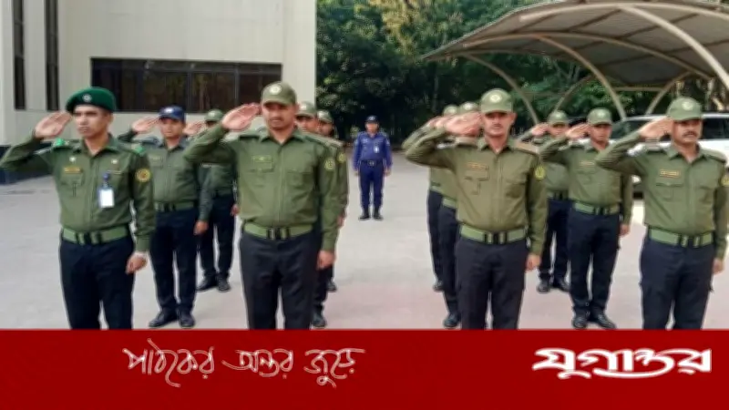 ঈদে পরিবার ছেড়ে দায়িত্ব পালনে নজরুল বিশ্ববিদ্যালয়ের ৫১ আনসার সদস্য