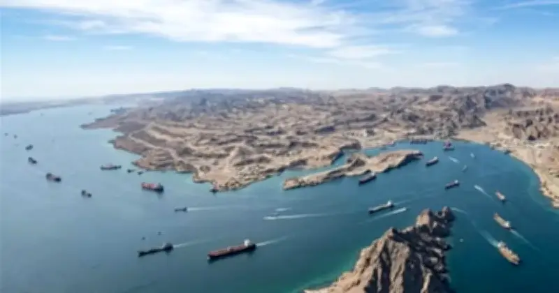 নিষেধাজ্ঞা এড়াতে ইরানের ছায়া ট্যাঙ্কার বহর, এখন হরমুজ প্রণালিতে পশ্চিমা জাহাজ বিচ্ছিন্ন