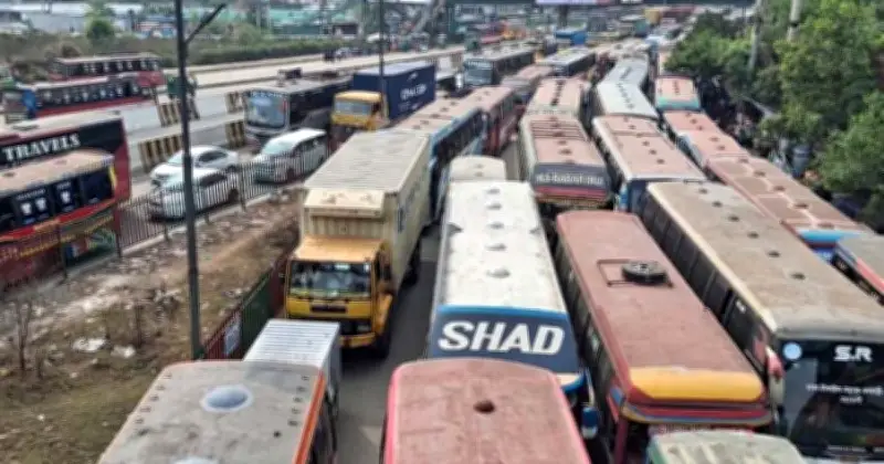 গাজীপুরে কারখানা ছুটিতে ঈদযাত্রার চাপ, চন্দ্রা ত্রিমোড়ে ১২ কিলোমিটার যানজট