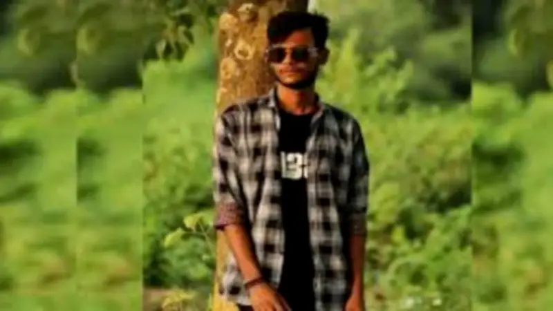 জাবিতে শিক্ষার্থীর ঝুলন্ত মরদেহ উদ্ধার, রেল দুর্ঘটনায় যোগাযোগ বিচ্ছিন্ন, নির্বাচনী সহিংসতায় বিক্ষোভ