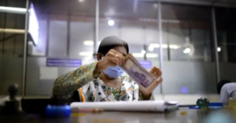 ঈদে গার্মেন্ট শ্রমিকদের বেতন পরিশোধে বৃহস্পতিবার সীমিত ব্যাংকিং সেবা