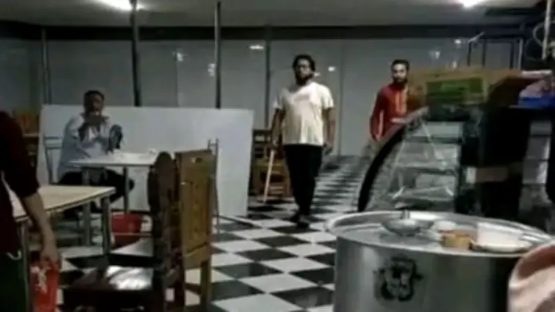 ফেনীতে যুবদল কর্মীকে চাঁদা না দেওয়ায় রেস্টুরেন্ট ভাঙচুর ও লুটের ঘটনা