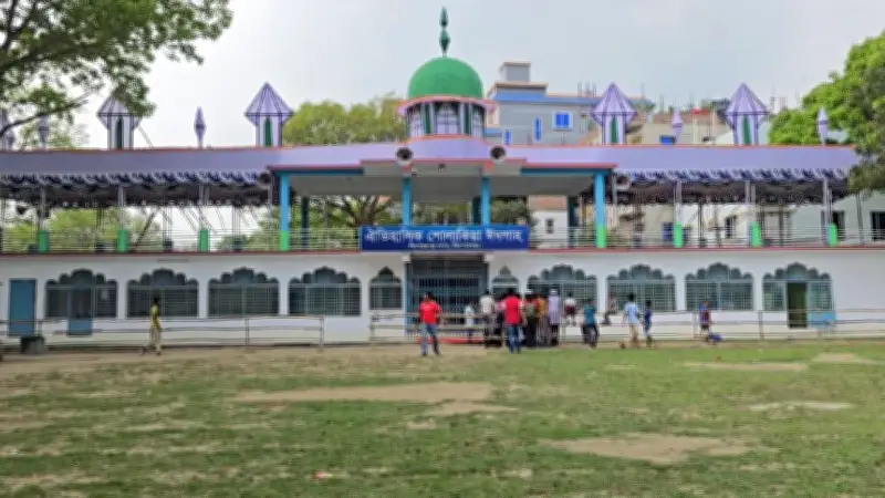 শোলাকিয়ায় খড়ের আগুনে সড়ক অন্ধকার, বাস সংঘর্ষে নিহত ১; ফেনীতে যুবদল কর্মীর রেস্টুরেন্ট ভাঙচুর