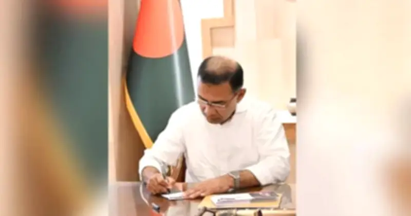 ঈদের ছুটিতেও প্রধানমন্ত্রীর কর্মব্যস্ততা: খাল খনন থেকে সিটি করপোরেশন তদারকি