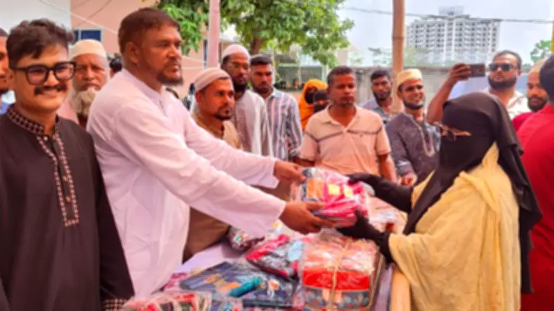 কুয়াকাটায় ঈদ উপলক্ষে ৫ হাজার নারীকে শাড়ি বিতরণ, শান্তিপূর্ণ ঈদ নিশ্চিতে প্রস্তুতি