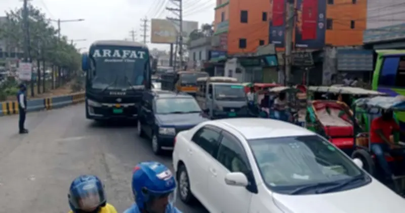 ঈদে সাভারে যানজট: ঢাকা-আরিচা মহাসড়কে তিন কিলোমিটার গাড়ির ধীরগতি