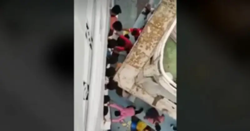 রাজধানীর সদরঘাটে দুই লঞ্চের সংঘর্ষে চাপা পড়ে নিহত ২