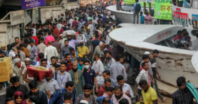 ঈদে দেশে ফেরার পথে সদরঘাটে লঞ্চ-ট্রলার সংঘর্ষ: নিহত ১, নিখোঁজ ২, আহত ২