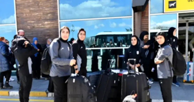 ইরানের নারী ফুটবলারদের আশ্রয় আবেদন প্রত্যাহার, দেশে ফিরলেন পাঁচ সদস্য