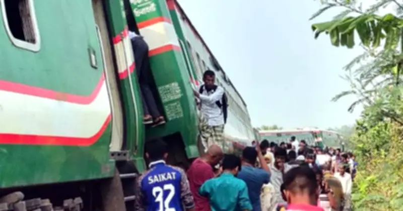 ঈদের যাত্রায় নীলসাগর এক্সপ্রেস লাইনচ্যুত, আহত ৬৬